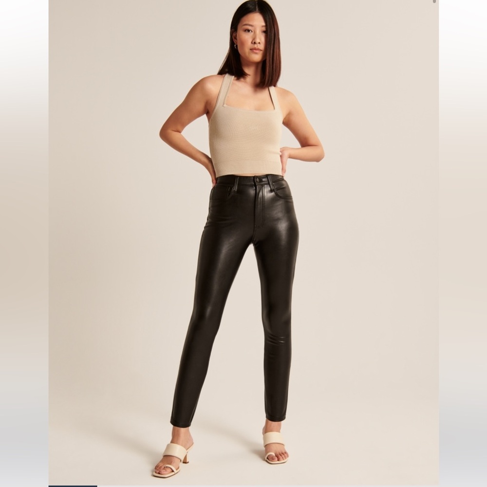 Abercombie vegan leather skinny pants in black in size 25